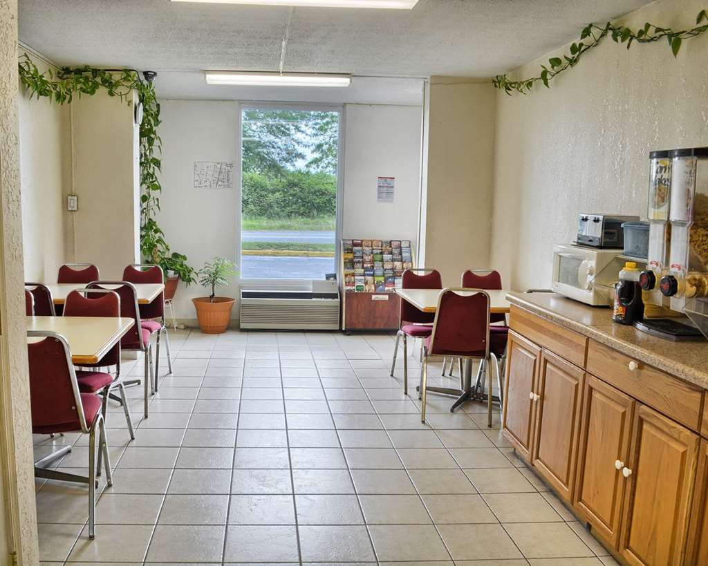 Howard Johnson By Wyndham Atlanta College Park Ресторант снимка