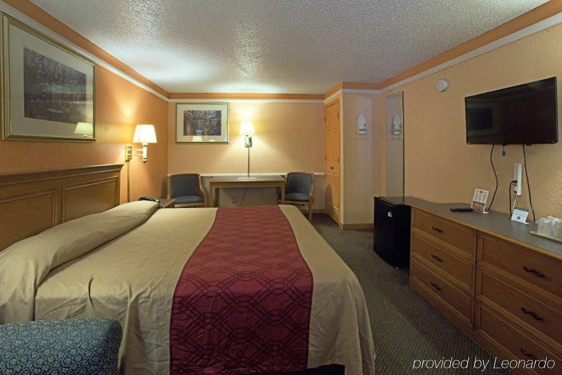 Howard Johnson By Wyndham Atlanta College Park Екстериор снимка